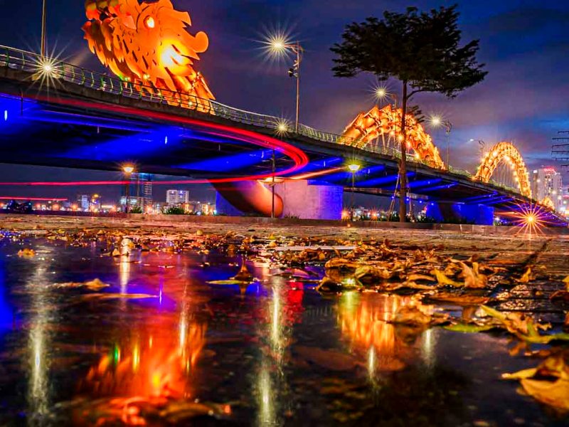 Lighted boats, dishes and&nbsp;dragons