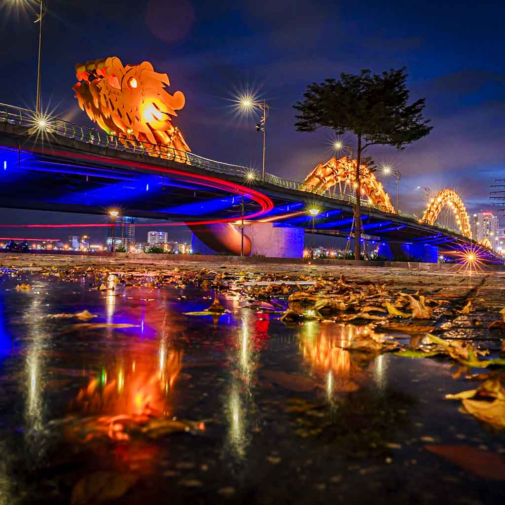 Lighted boats, dishes and&nbsp;dragons